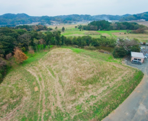 照片：新原奴山12号坟