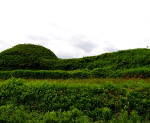 Picture：Tomb 30 of Shimbaru-Nuyama Mounted Tomb Group