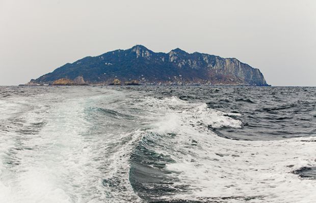 宗像大社沖津宮 ( 沖ノ島・小屋島・御門柱・天狗岩 ）