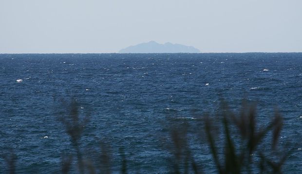 沖津宮遙拝所から見た沖ノ島