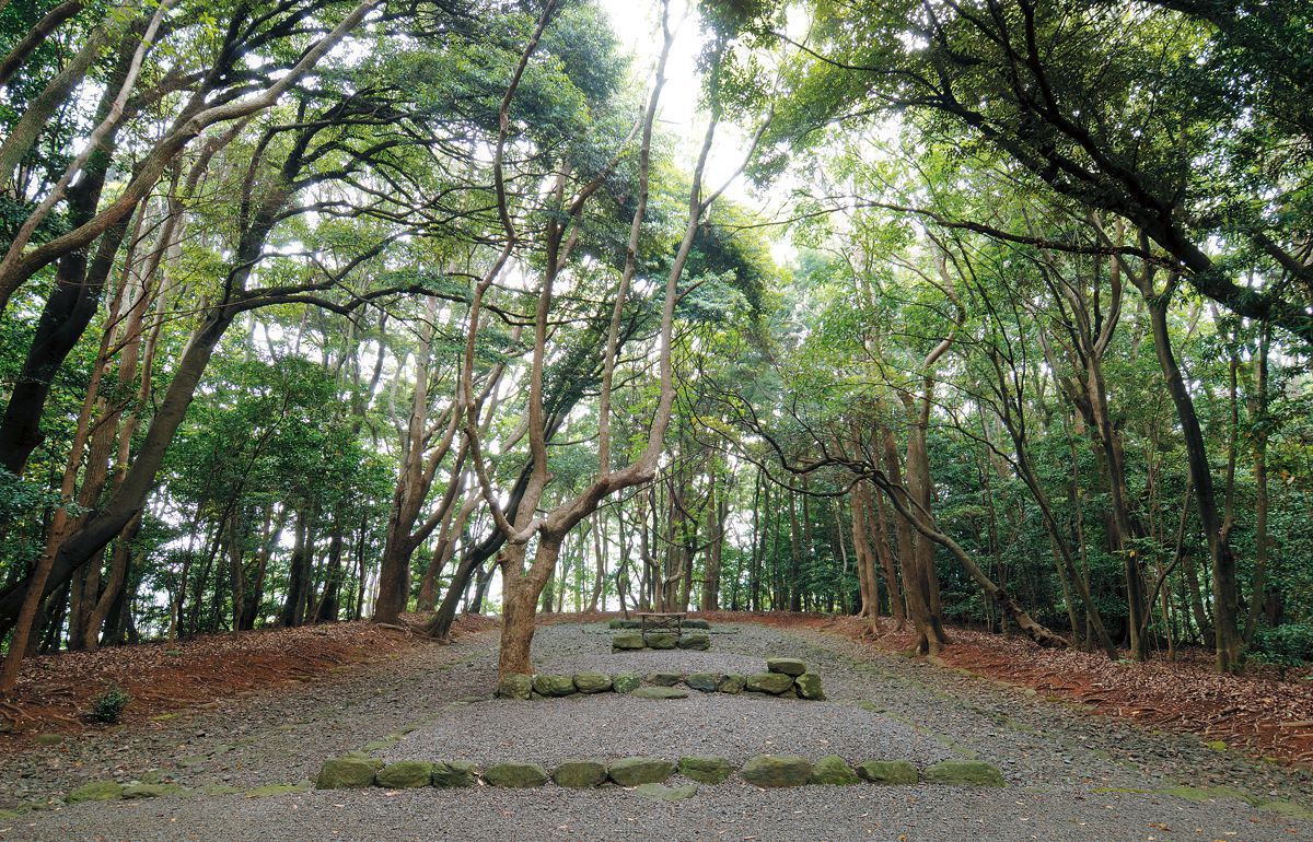 The open-air ritual site at Takamiya that was restored in the 20th century. Beneath it lies the ancient Shimotakamiya ritual site.