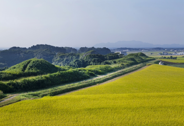 照片:新原奴山古坟群