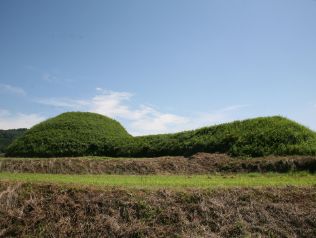 照片：30号坟(6世纪前半)