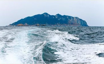 사진：오키노시마 섬과 고대 제사